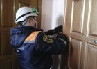Пензенские спасатели помогли врачам попасть в квартиру на улице Ворошилова