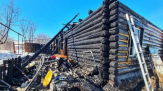В Пензенской области сгорел двухквартирный дом