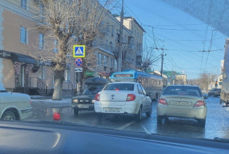 В Пензе из-за аварии образовался затор на улице Володарского