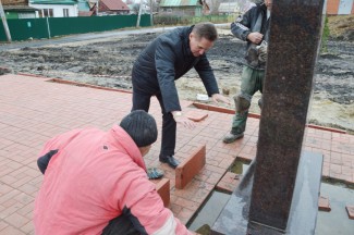 Глава Пензы Виктор Кувайцев остался недоволен качеством работ в сквере 70-летия Победы в Ахунах