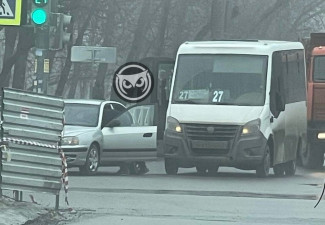 На улице Рахманинова в Пензе образовалась пробка из-за аварии