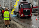 В Пензе под колесами фуры погибла женщина