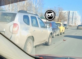 На улице Измайлова в Пензе осложнено движение из-за тройного ДТП