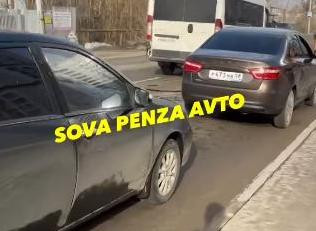 На улице Измайлова в Пензе образовалась пробка из-за ДТП