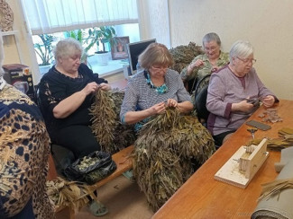 Пензенские пенсионерки изготовили костюмы для бойцов СВО