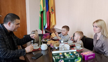 Глава администрации Железнодорожного района Пензы встретился с семьей участника СВО