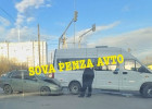 Жесткое ДТП в Пензе: легковушка врезалась в микроавтобус