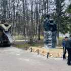 В Пензе ремонтируют постамент памятника «Проводы»