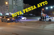 На проспекте Строителей в Пензе жестко столкнулись три машины