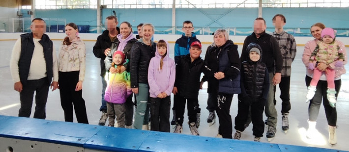 В Пензе организовали сеанс катания на коньках для семей участников СВО
