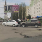 В пензенском микрорайоне Арбеково столкнулись две машины