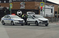 Пензенцы сообщают об аварии возле торгового центра Муравейник