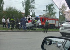 В Пензе перевернулась легковушка, на месте работают спасатели