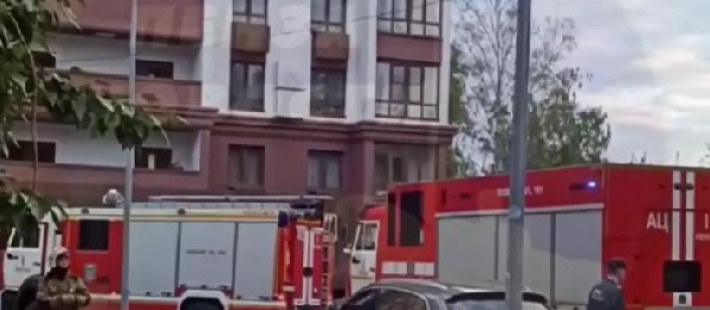 Пожарные машины и реанимация срочно приехали к дому на улице Шмидта в Пензе