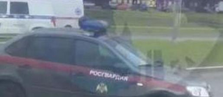 На улице Ладожской в Пензе силовики оцепили автобус