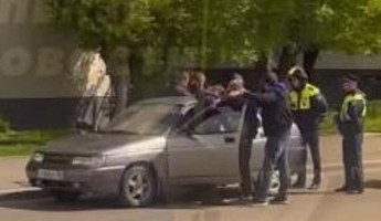В Пензе несколько человек задержали рядом с ТЦ Суворовский