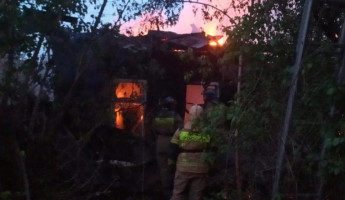 Появились фотографии с места крупного пожара на улице Галетной в Пензе