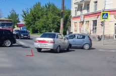 На улице Свердлова в Пензе столкнулись две машины