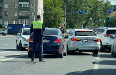 В Пензе возле торгового центра Суворовский столкнулись две машины