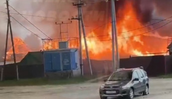 Страшный пожар в Сосновоборске уничтожил два жилых дома