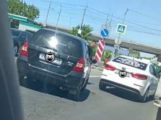 В Пензе на пересечении улиц Сурской и Чехова осложнено движение из-за ДТП