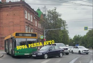 В Пензе пассажирский автобус попал в ДТП
