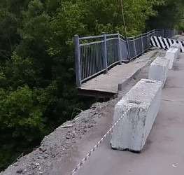 Ждем беды? Пензенцы показали ужасающее состояние моста в Междуречье