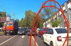 На улице Захарова в Пензе образовалась пробка из-за ДТП