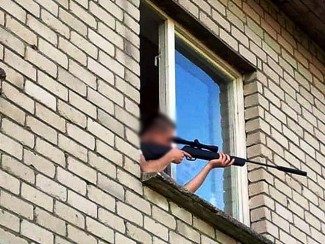 «Кузнецкий снайпер», стрелявший по прохожим с балкона, ответит за свои действия перед законом