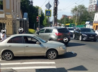 На улице Чкалова в Пензе образовалась пробка из-за аварии
