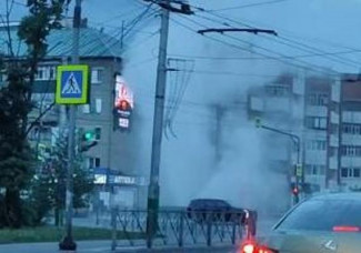 Фонтан с пятиэтажный дом забил в центре Пензы из-за прорыва трубы