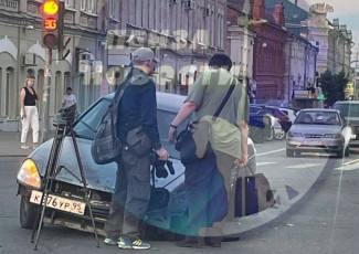 В центре Пензы провалился под асфальт легковой автомобиль