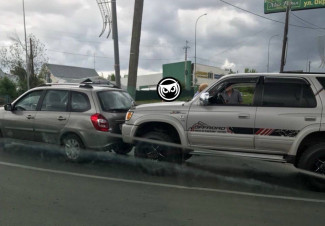 На улице Кижеватова в Пензе случилась авария, движение осложнено