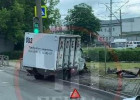 В Пензе фургон, перевозящий хлеб, протаранил дорожное ограждение