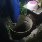 Под Пензой спасатели вытащили из металлической бочки пожилую женщину