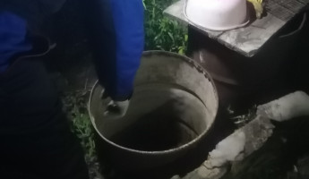 Под Пензой спасатели вытащили из металлической бочки пожилую женщину
