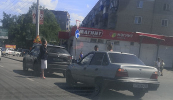 На проспекте Победы в Пензе осложнено движение из-за ДТП