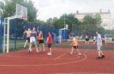 В Ленинском районе Пензы школьные команды сразились в стритбол