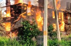 Жуткий пожар в пензенском районе Заря тушили 27 человек