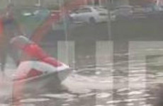Пензенец прокатился на гидроцикле по затопленному проспекту Строителей