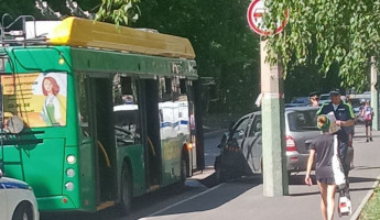 На улице Попова в Пензе случилось жесткое ДТП с троллейбусом