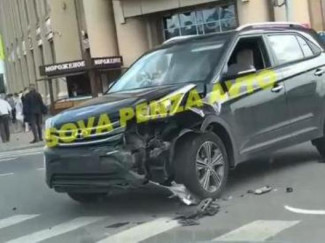 Возле ЦУМа в Пензе жестко столкнулись две машины