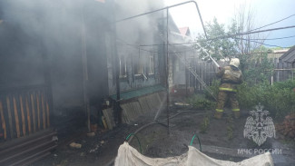 В Пензенской области от удара молнии загорелся частный дом