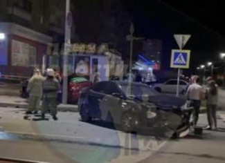 На улице Антонова в Пензе разбились две машины: на месте работали спасатели