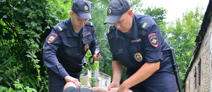 На улице Тухачевского в Пензе задержали мужчину с подозрительным свертком