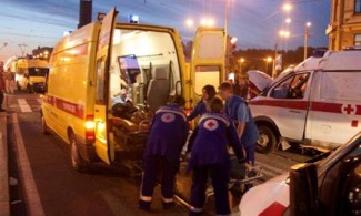 В Пензе, врезавшись в светофор, водитель иномарки отправил своего пассажира в больницу