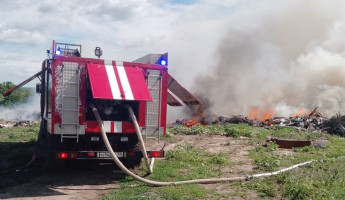 Пензенские спасатели помогли потушить крупный пожар в Чаадаевке