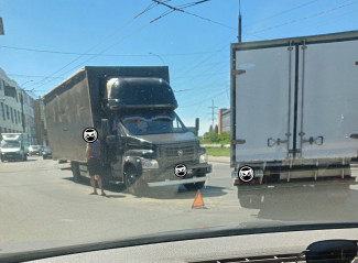 В Пензе столкнулись два грузовика