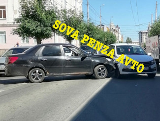В центре Пензы произошла авария, движение осложнено