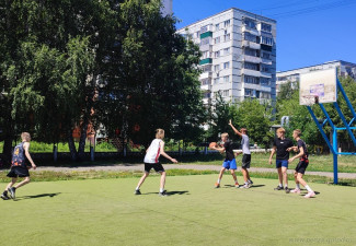 В Октябрьском районе Пензы выявили лучшие стритбольные команды